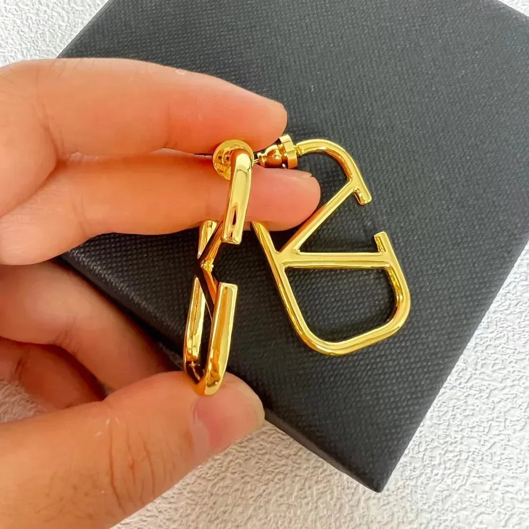 2024 New Luxury Brand Women's Earrings Fashion Letter V Earrings Brass Women's Earrings High-End Versatile Earrings