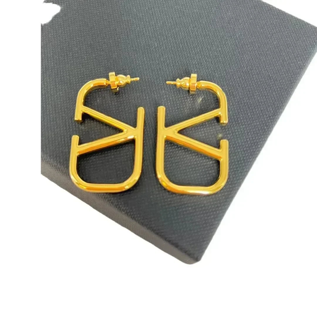 2024 New Luxury Brand Women's Earrings Fashion Letter V Earrings Brass Women's Earrings High-End Versatile Earrings