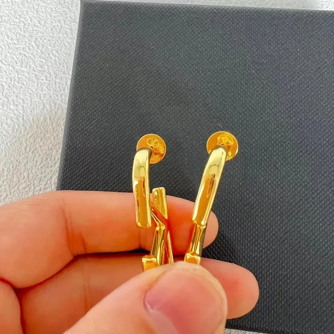 2024 New Luxury Brand Women's Earrings Fashion Letter V Earrings Brass Women's Earrings High-End Versatile Earrings